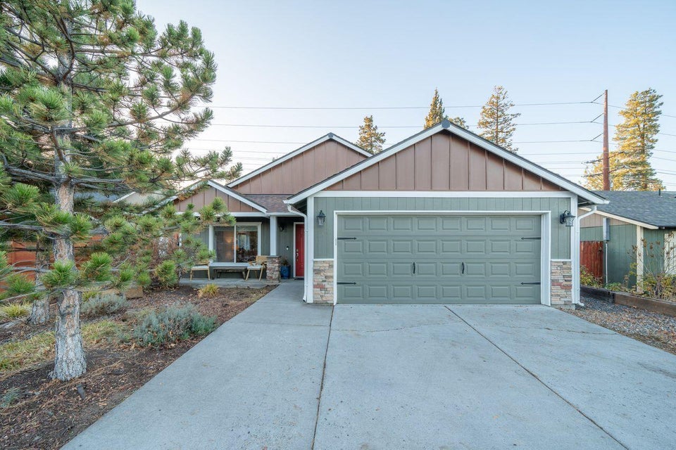 Deal of the Week!: 1084 Golden Pheasant Dr Redmond