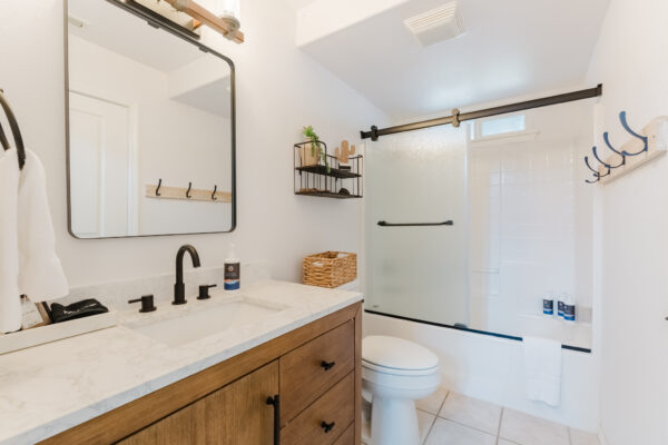 929 NE Lena - Small-24