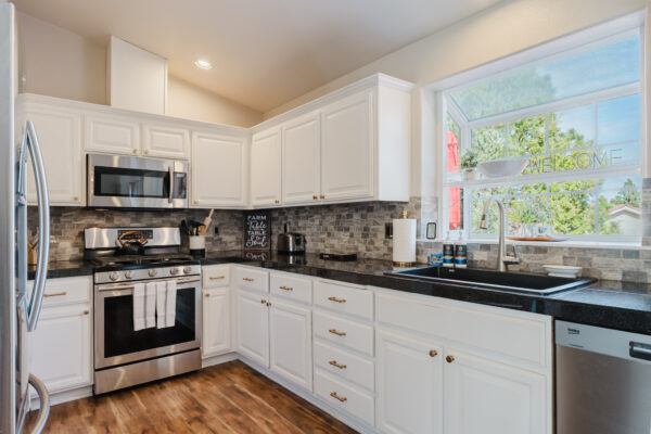 929 NE Lena - Small-8